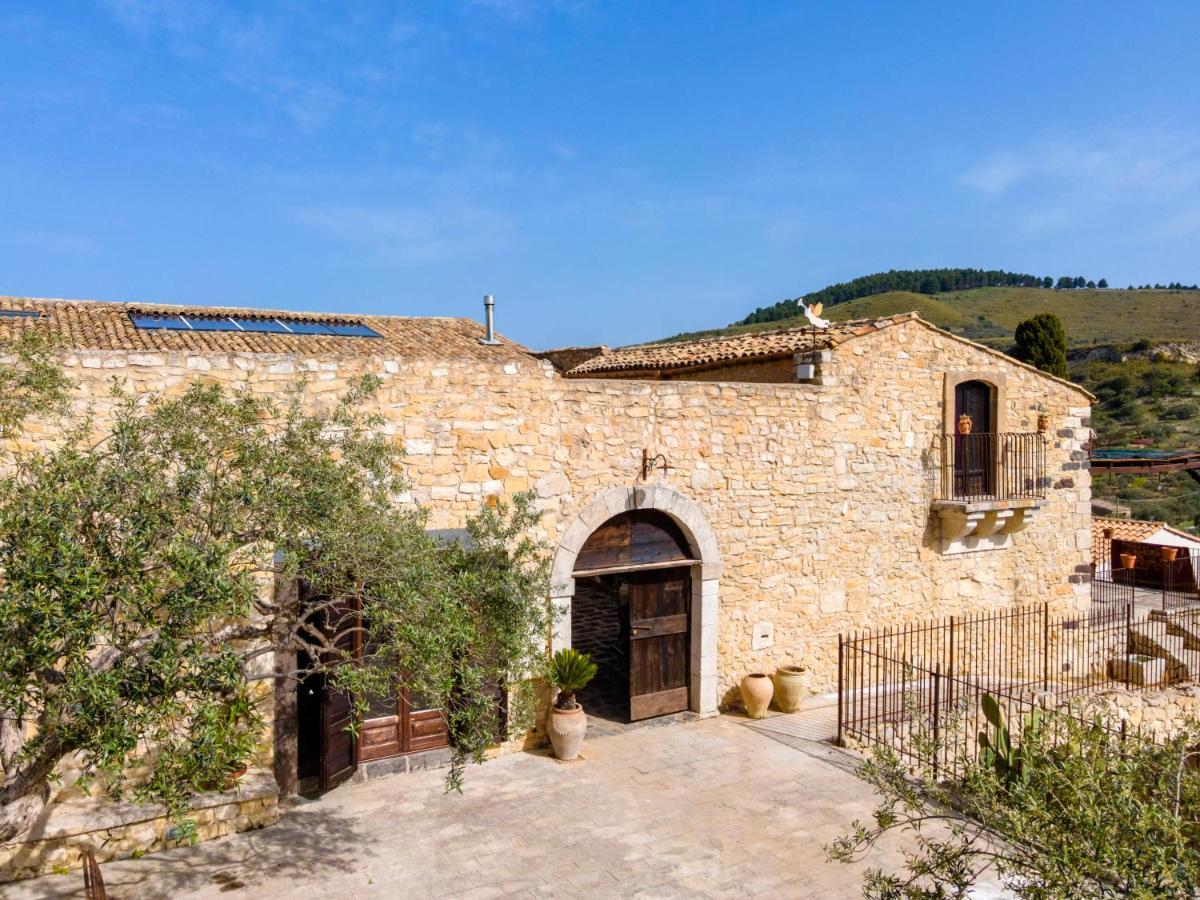 Masseria Fortificata Lo Zafferaneto Buccheri Εξωτερικό φωτογραφία