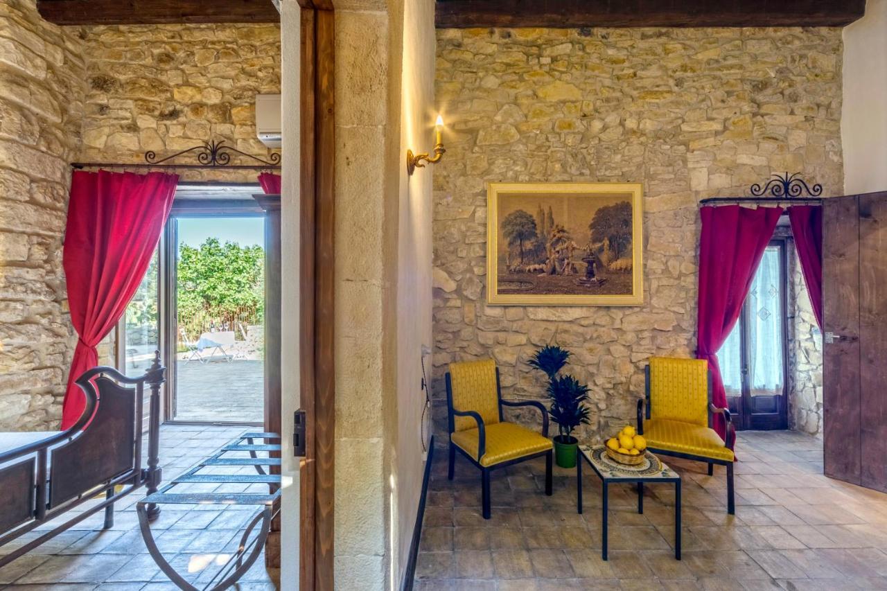 Masseria Fortificata Lo Zafferaneto Buccheri Εξωτερικό φωτογραφία