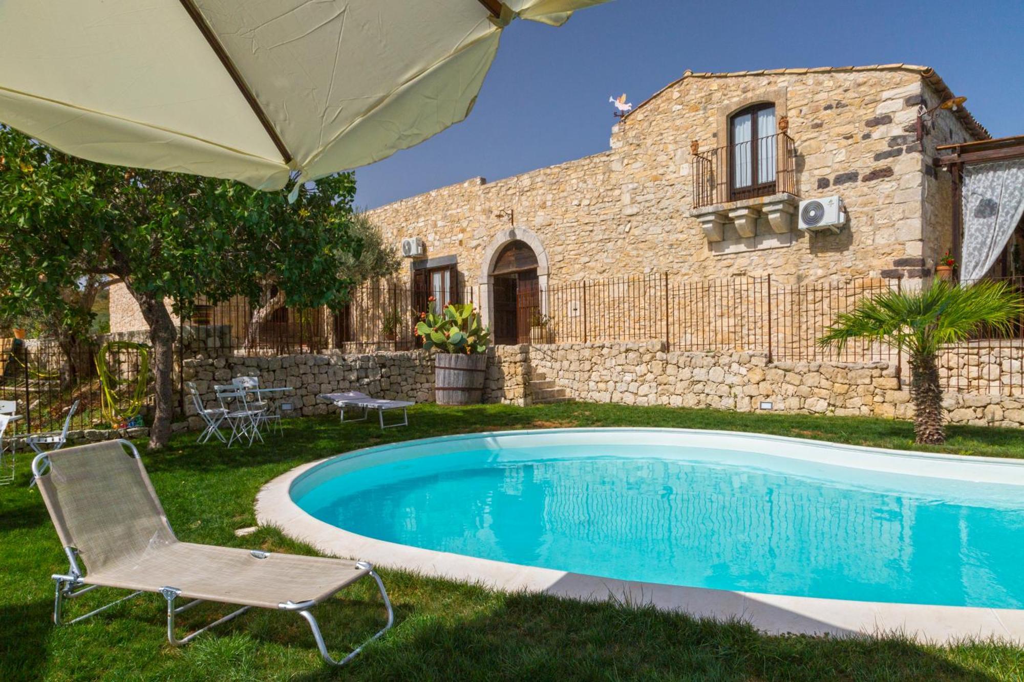 Masseria Fortificata Lo Zafferaneto Buccheri Εξωτερικό φωτογραφία